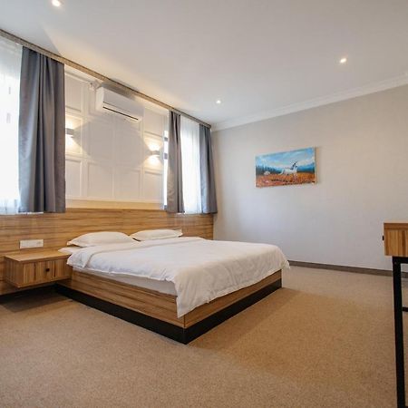 281 Hotel Bishkek Exterior photo